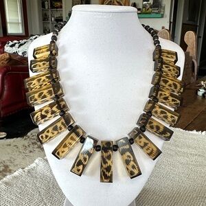 Elegant Patterned Necklace